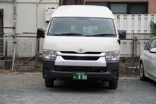 ハイエース 前